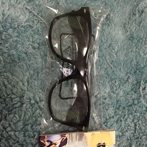 Fashion costume black framed glasses - Picture 4 of 8